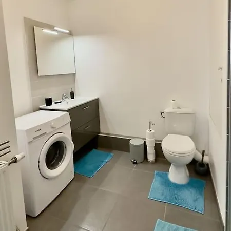 • T2 Maubant • Hostisy Apartment