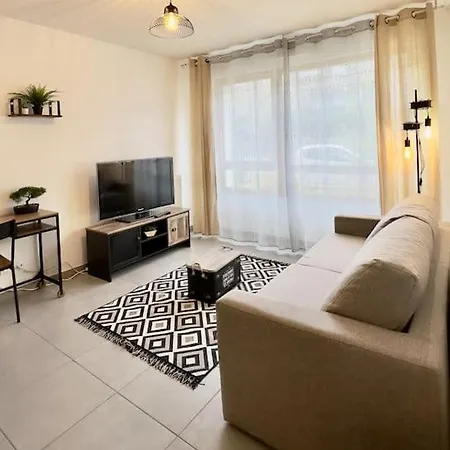 Apartment • T2 Maubant • Hostisy *