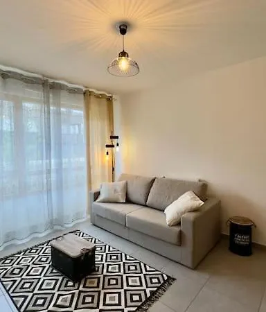 • T2 Maubant • Hostisy * Villeurbanne
